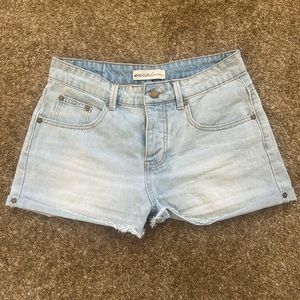 Rip Curl denim light wash jean shorts